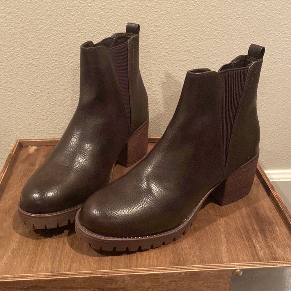 MIA chocolate leather ankle boots size 10